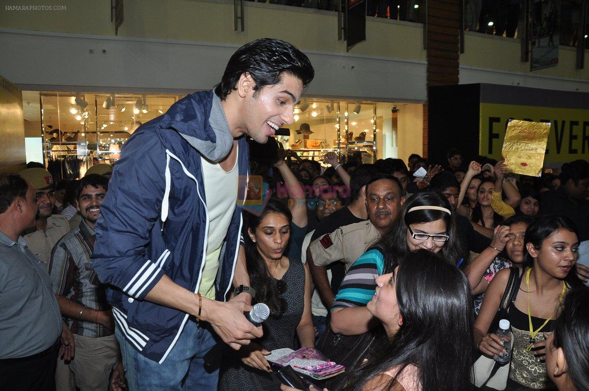 Siddharth Malhotra launches forever 21 mens range in Mumbai on 12th July 2013