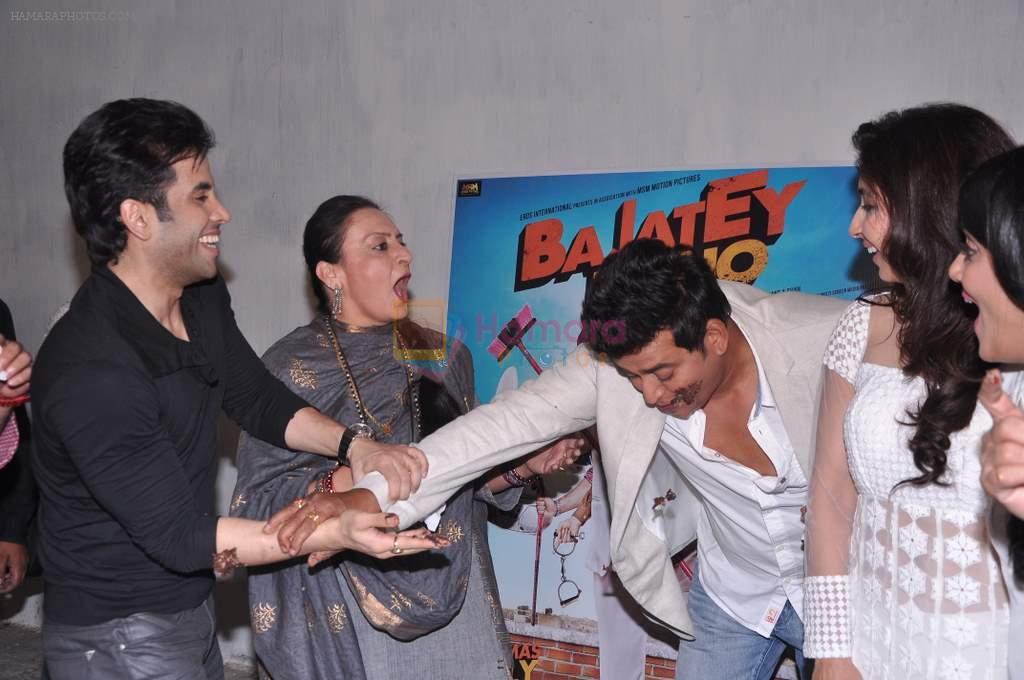 Ravi Kishen at the Promotion of Bajatey Raho and Ravi Kissen's birthday bash in mehboob on 17th July 2013