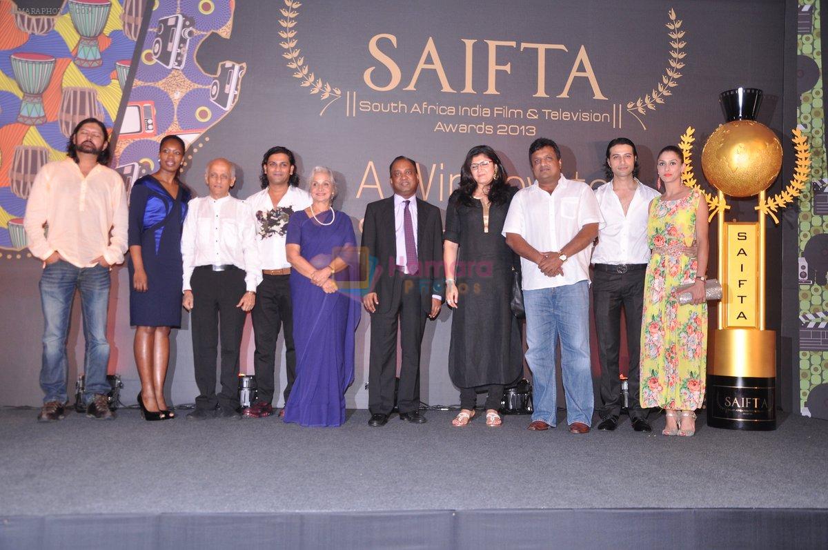 Waheeda Rehman, Mukesh Bhatt, Apoorva Agnihotri, Shilpa Saklani at SAIFTA curtain raiser in Mumbai on 15th July 2013