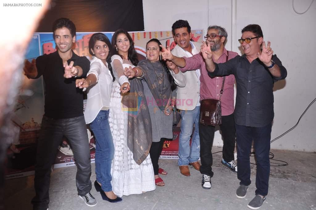 Shashant,Tusshar Kapoor,Dolly,Ravi Kissen, Krishika, Vishaka, Vinay at the Promotion of Bajatey Raho and Ravi Kissen's birthday bash in mehboob on 17th July 2013