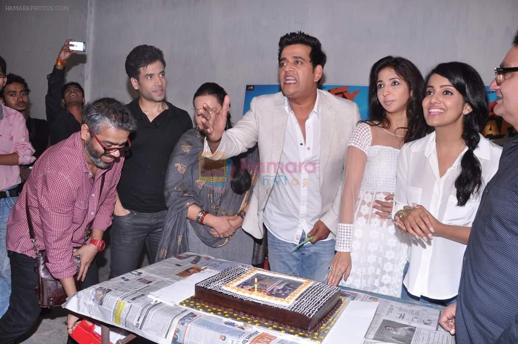 Shashant,Tusshar Kapoor,Dolly,Ravi Kissen,Krishika, Vishakha Singh at the Promotion of Bajatey Raho and Ravi Kissen's birthday bash in mehboob on 17th July 20