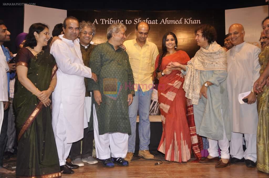 Vidya Balan, Ashutosh Gowariker at Zakir concert organsied by Pancham Nishad in Shivaji Park, Mumbai on 21st July 2013