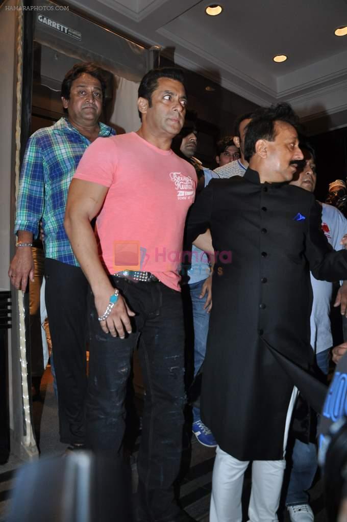 Salman Khan at Baba Siddiqui's iftar party in Taj Land's End, Mumbai on 21st July 2013