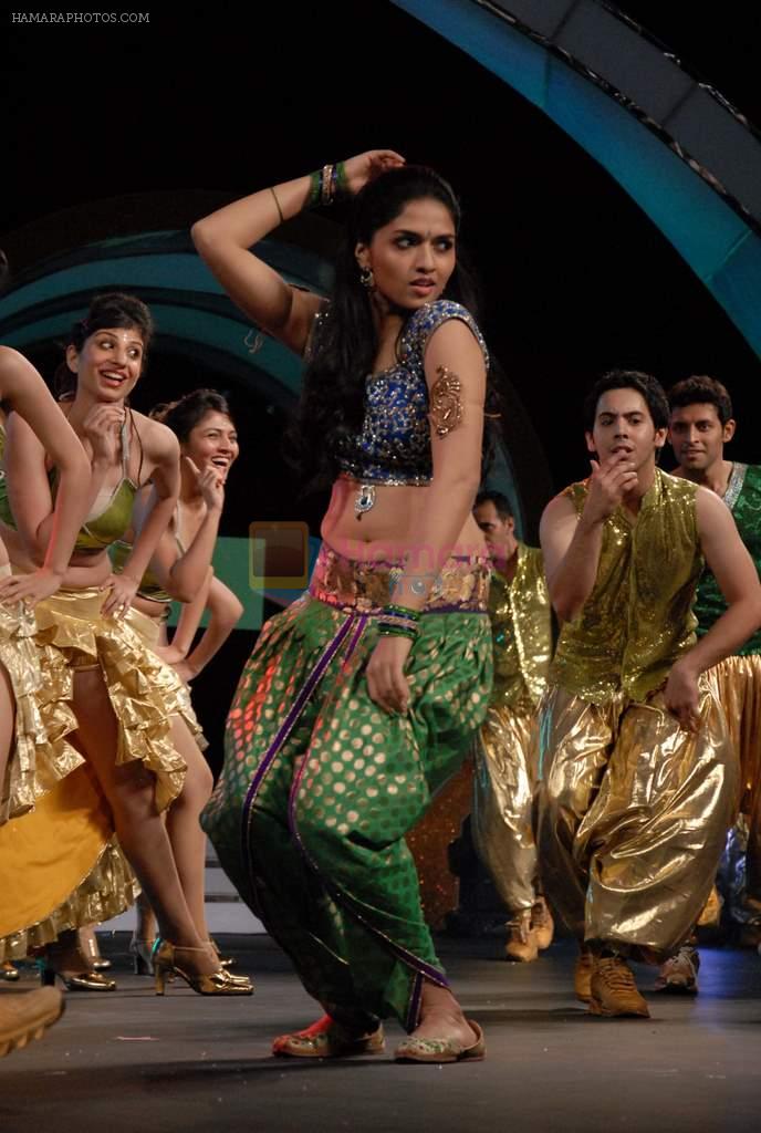 Sunaina perfoms during the 60th Filmfare Awards