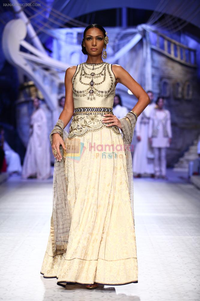 Model walk the ramp for JJ Valaya bridal show in Delhi on 23rd July 2013