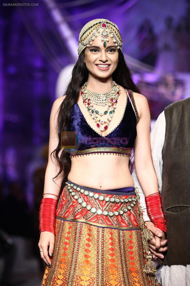 Kangana Ranaut walk the ramp for JJ Valaya bridal show in Delhi on 23rd July 2013