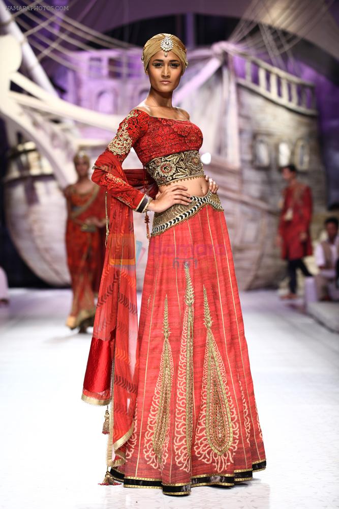 Model walk the ramp for JJ Valaya bridal show in Delhi on 23rd July 2013