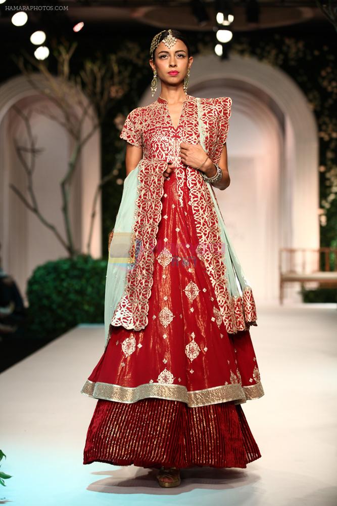 Model walk the ramp for Meera Mussafar Ali showcase 2013 bridal collection in Delhi on 24th July 2013