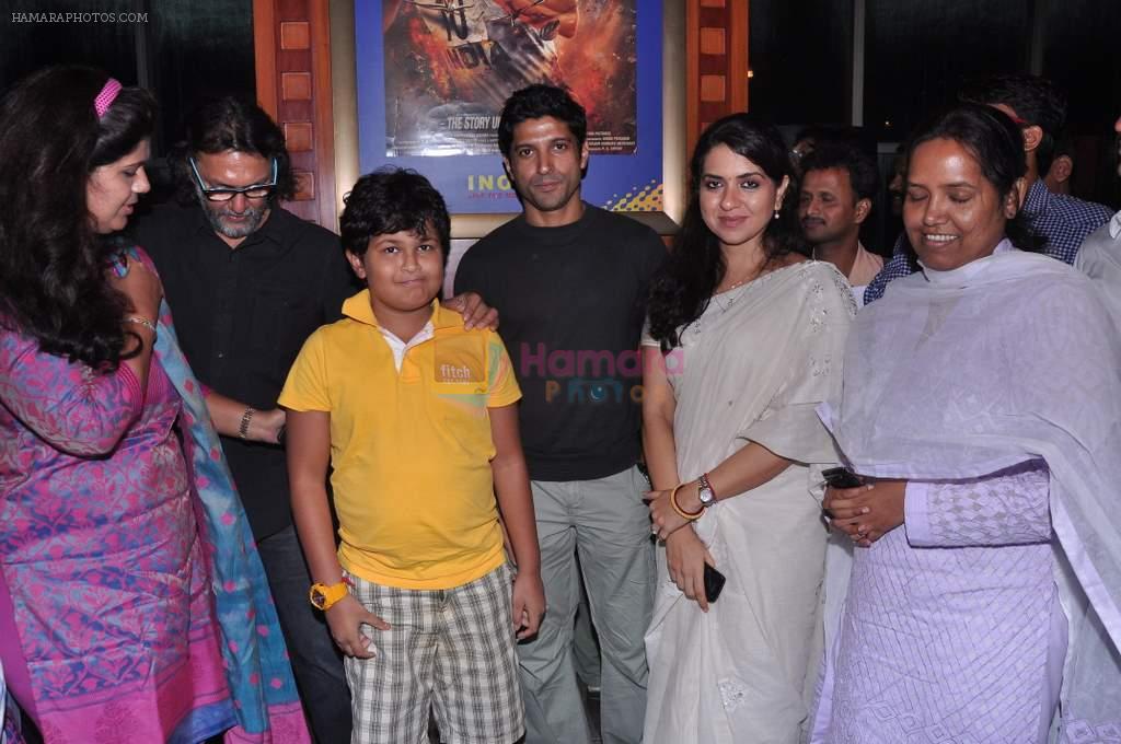 Rakeysh Omprakash Mehra, Farhan Akhtar, Shaina NC at Special screening of Bhaag Milkha Bhaag by Shaina Nc in Mumbai on 24th July 2013