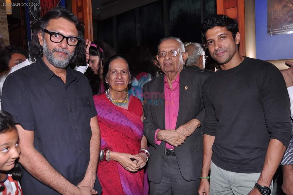 Farhan Akhtar, Rakeysh Omprakash Mehra at Special screening of Bhaag Milkha Bhaag by Shaina Nc in Mumbai on 24th July 2013