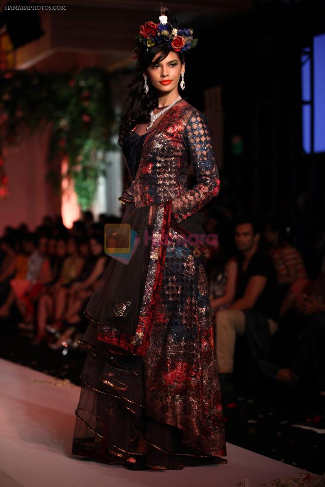 Model walk the ramp for Falguni Shane Peacock in Delhi on 25th July 2013