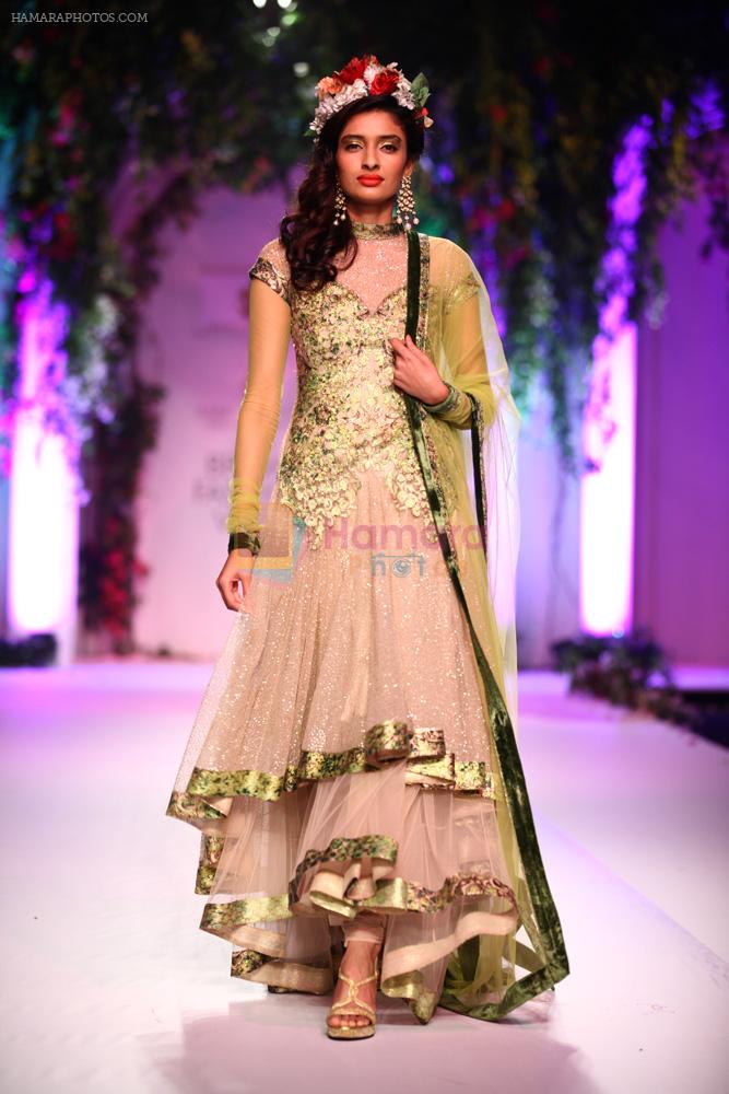 Model walk the ramp for Falguni Shane Peacock in Delhi on 25th July 2013