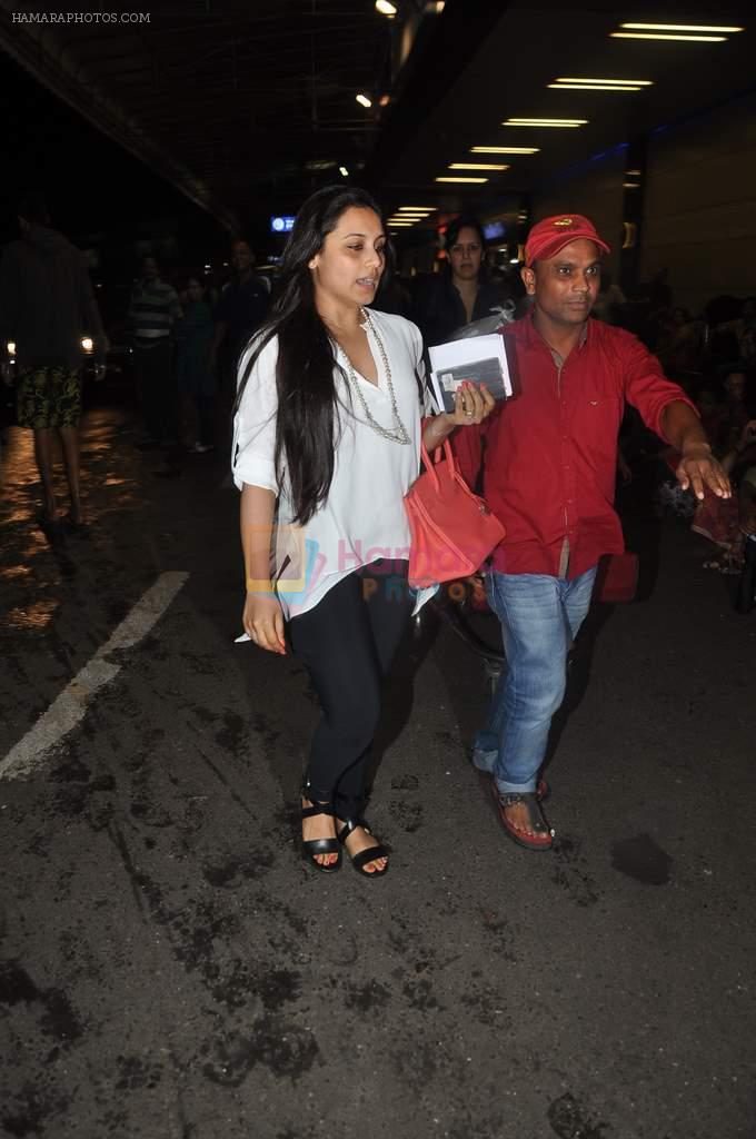 Rani Mukherjee snapped at International airport, Mumbai on 26th July 2013