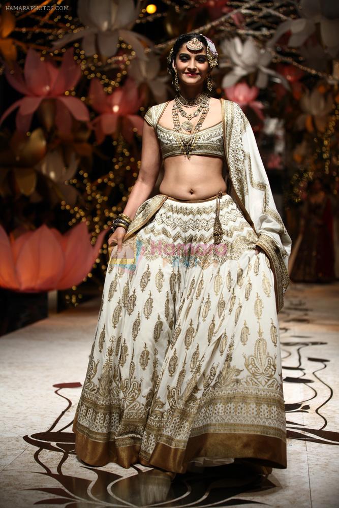 Sonam Kapoor walks for Rohit Bal in Delhi on 26th July 2013