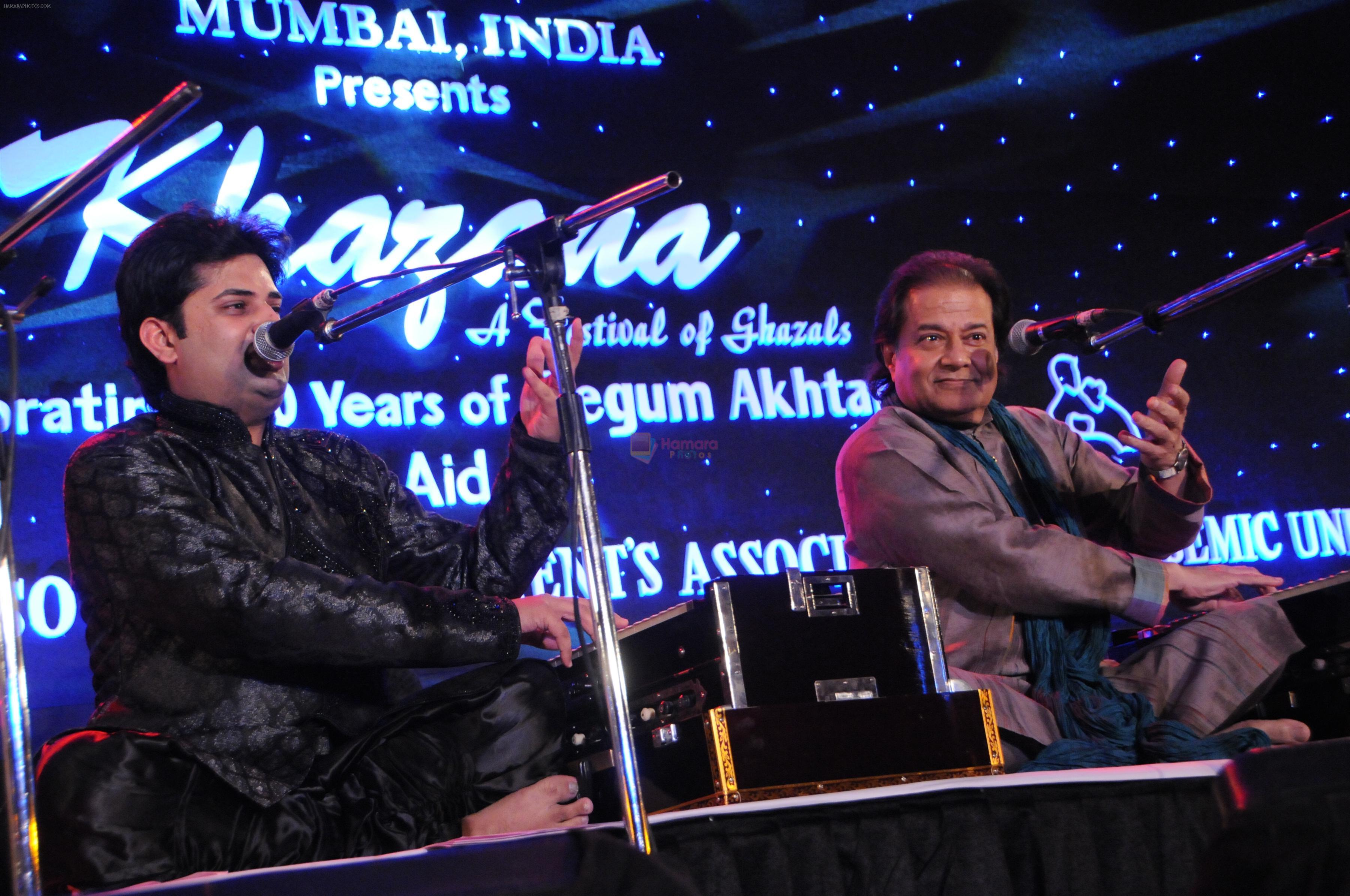 Anup Jalota at Pankaj Udhas's Khazana concert in Trident, Mumbai on 26th July 2013