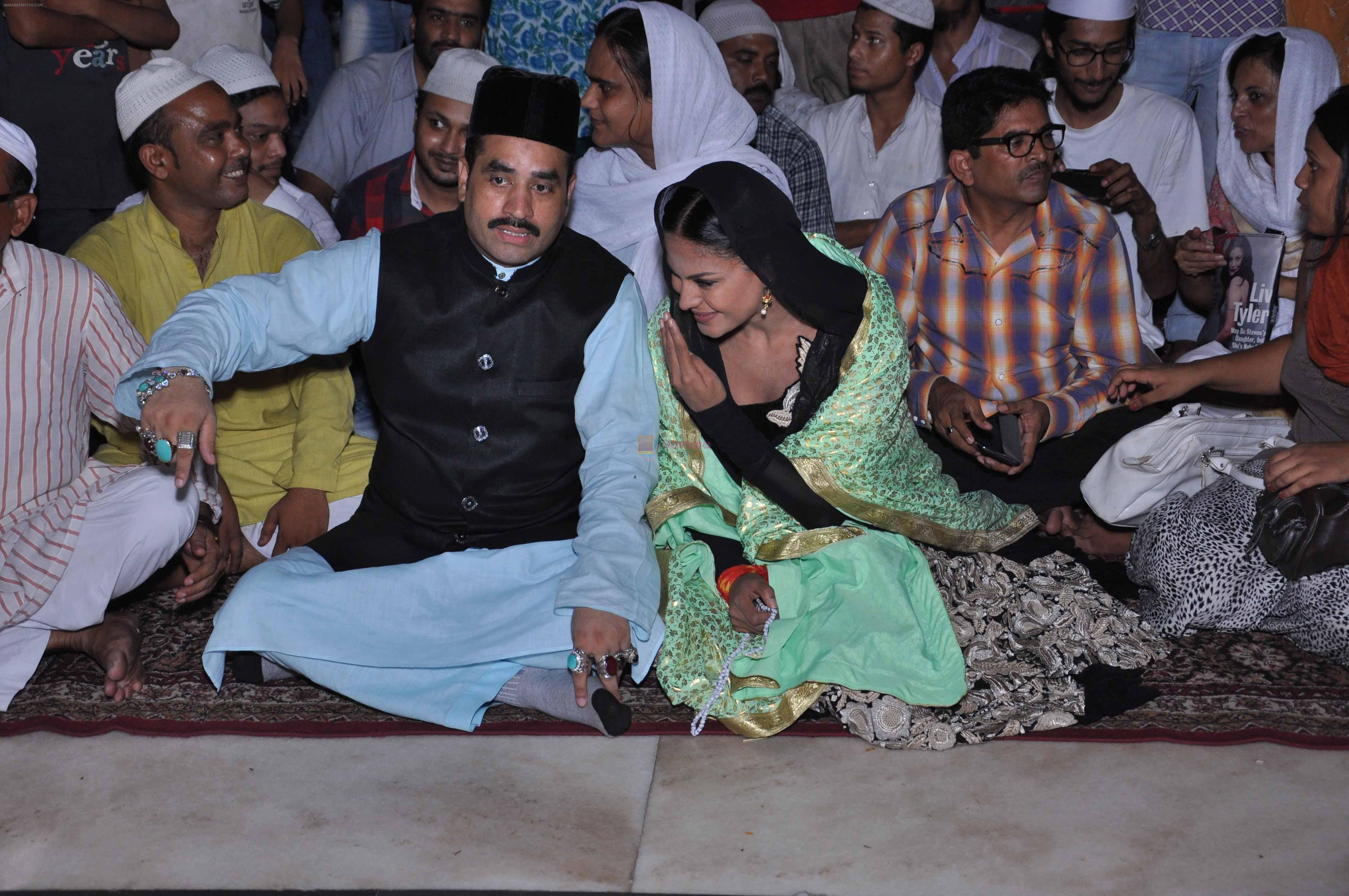 Veena Malik At Hazrat Nizamuddin Dargah In Delhi7