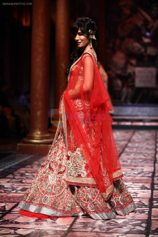 Chitrangada Singh walks for Designer Suneet Varma in Delhi on 27th July 2013