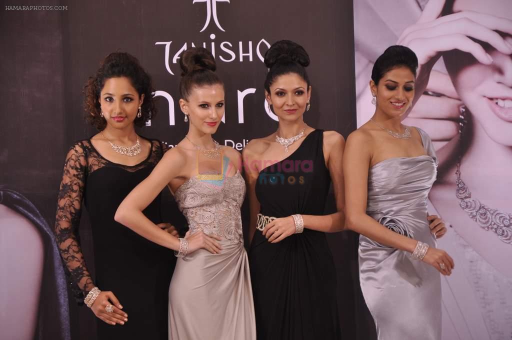 at Tanishq Inara fashion show in Bandra, Mumbai on 28th July 2013