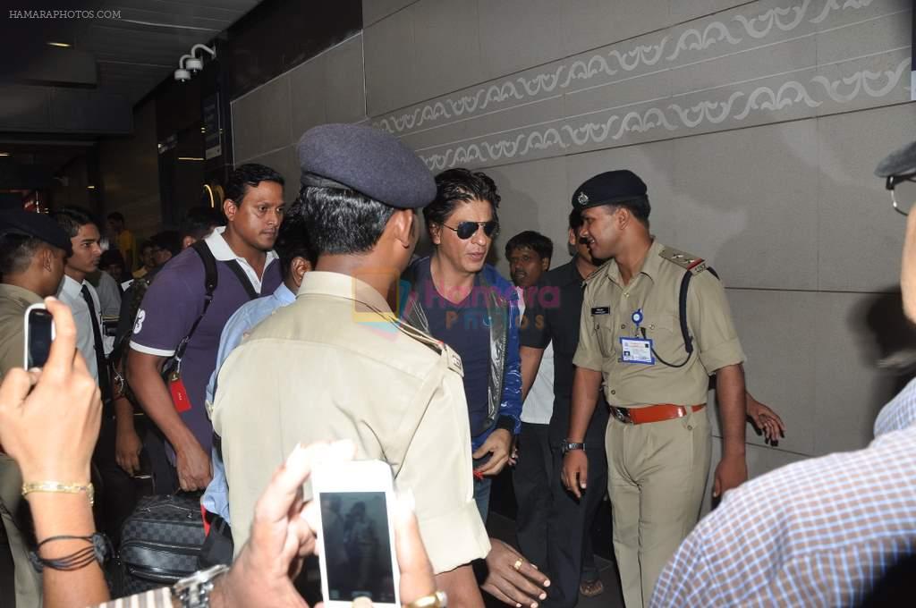 Shahrukh Khan leaves for London in Mumbai Airport on 29th July 2013