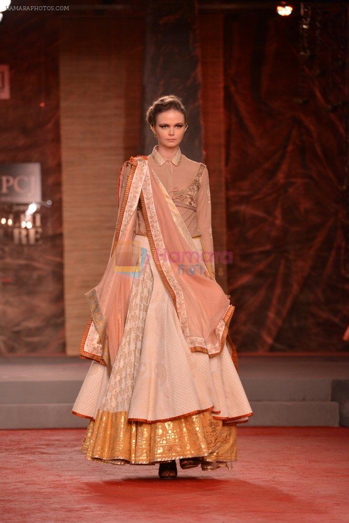 Model walks for Anju Modi at PCJ Delhi Couture Week day 1 on 31st July 2013