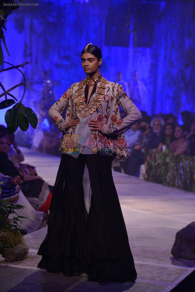 Model walk the ramp for Anamika Khanna showcases on day 2 of PCJ Delhi Couture Week on 1st Aug 2013