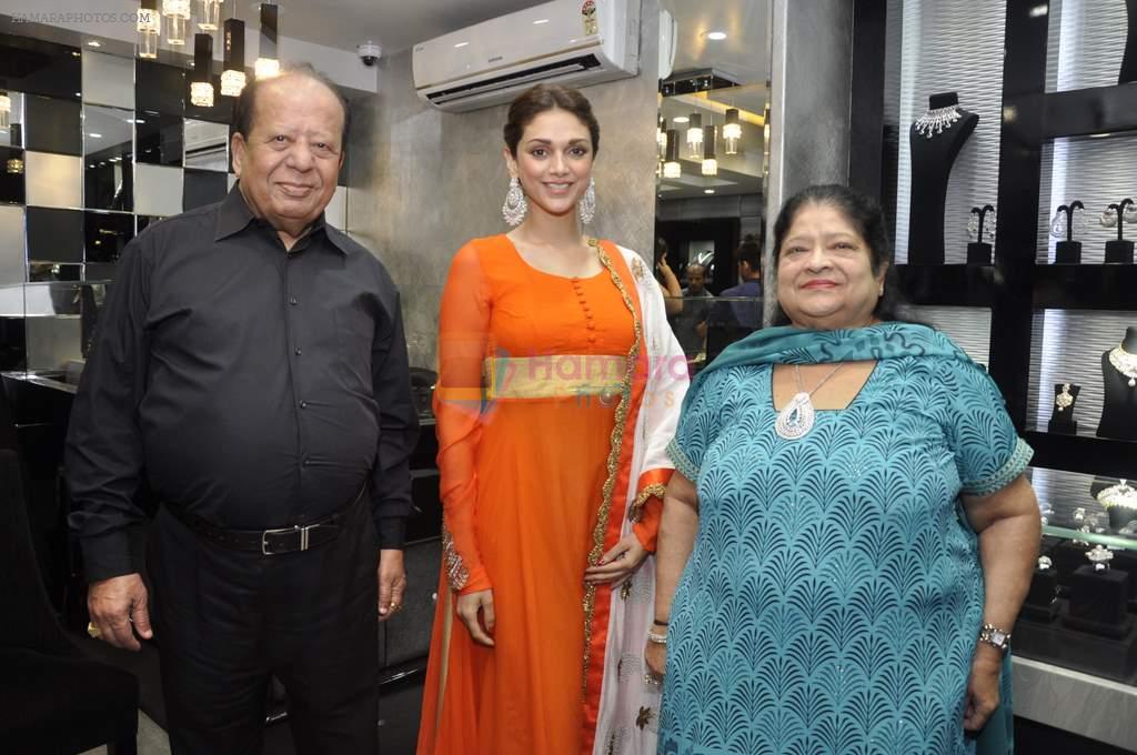 Aditi Rao Hydari launches Dwarkadas Chandumal Store in Mumbai on 3rd Aug 2013