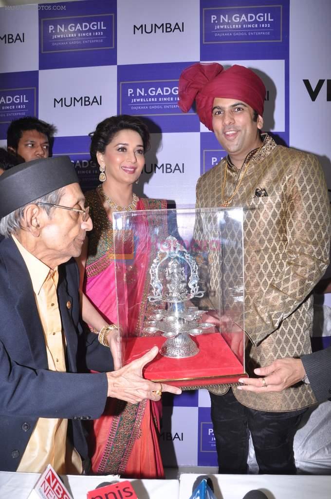 Madhuri Dixit Launches P N Gadgil Jewellers Store in Vileparle, Mumbai on 3rd Aug 2013