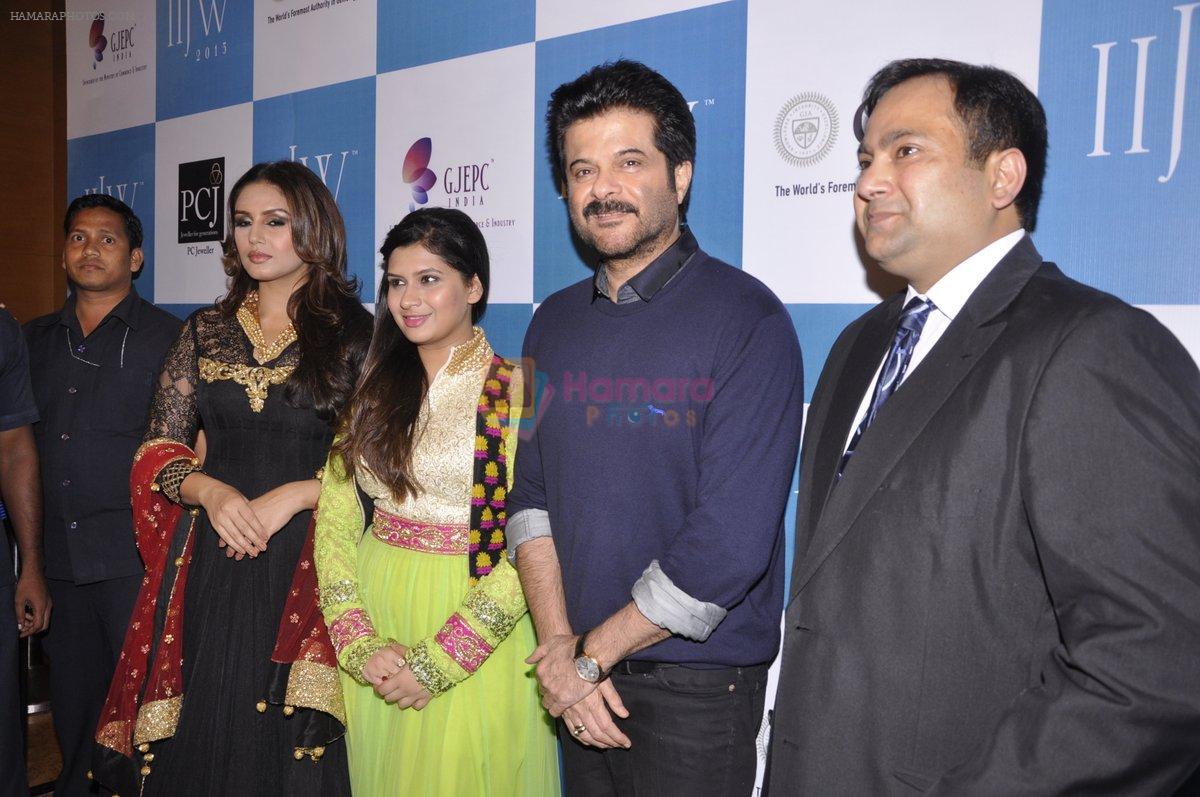 Anil Kapoor, Huma Qureshi walk for Auro Gold show at IIJW 2013 in Mumbai on 4th Aug 2013