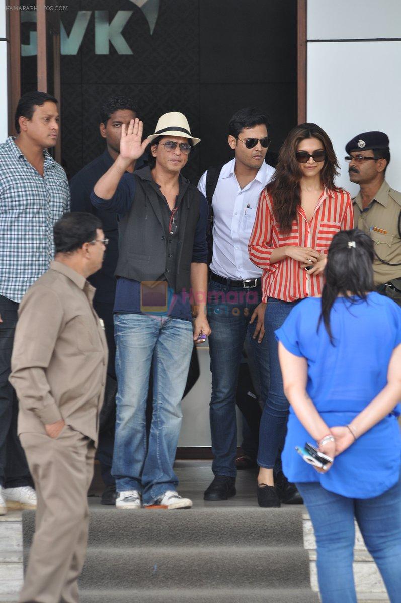 Shahrukh Khan, Deepika Padukone land in Mumbai post Chennai Express promotions on 6th Aug 2013