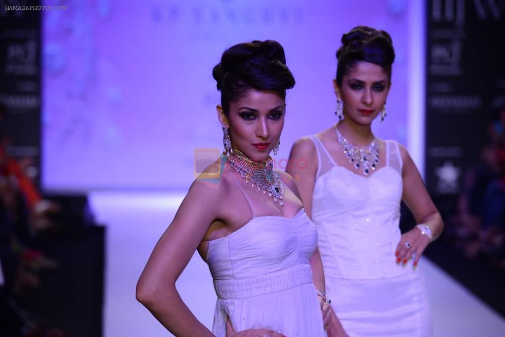 Model walks the ramp for International Gemological Institute on Day 3 of IIJW 2013 on 6th Aug 2013