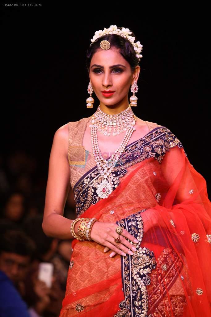 Model walk the ramp for Golecha Jewels on Day 3 of IIJW 2013 on 6th Aug 2013