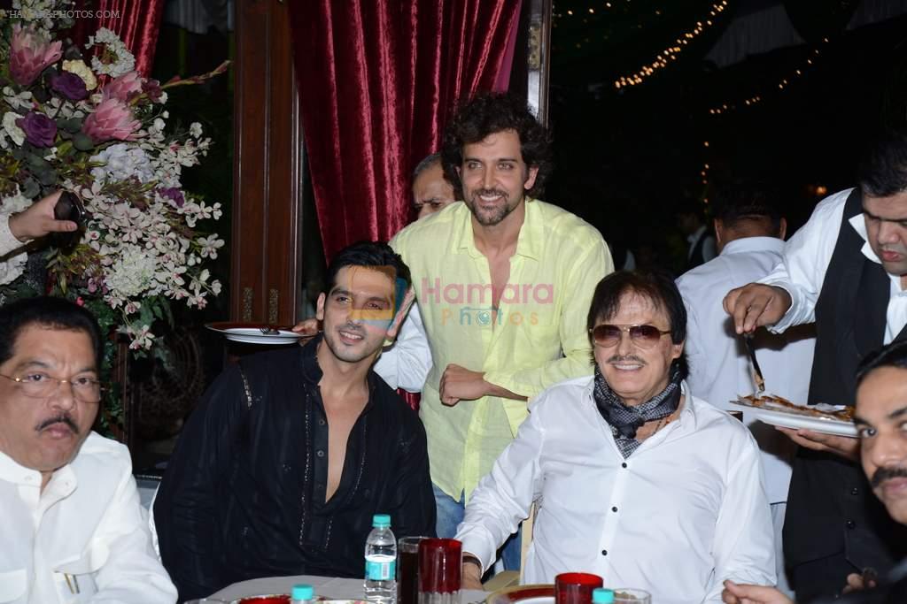 Hrithik Roshan, Zayed Khan, Sanjay Khan at Sanjay and Zareen Khan's Iftar party in Sanjay Khan's Residence, Mumbai on 6th Aug 2013
