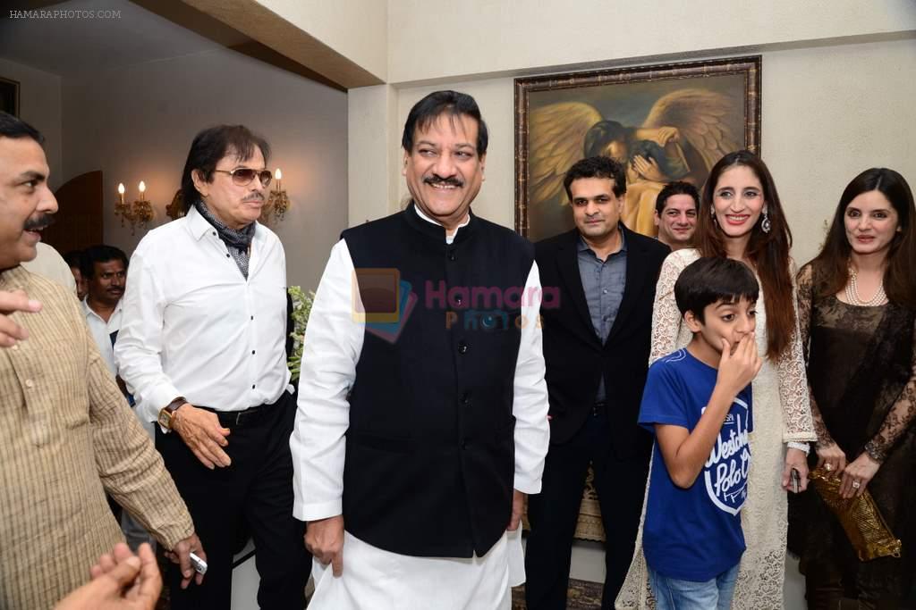 Sanjay Khan at Sanjay and Zareen Khan's Iftar party in Sanjay Khan's Residence, Mumbai on 6th Aug 2013