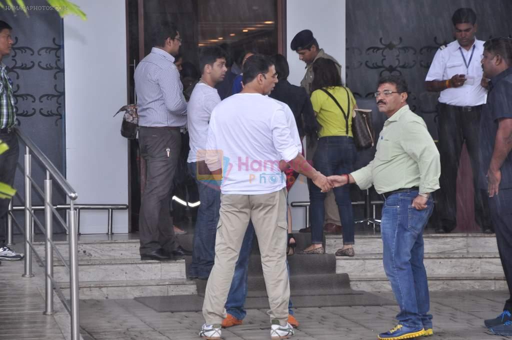 Akshay Kumar returns in a charter plane in Santacruz Airport, Mumbai on 7th Aug 2013