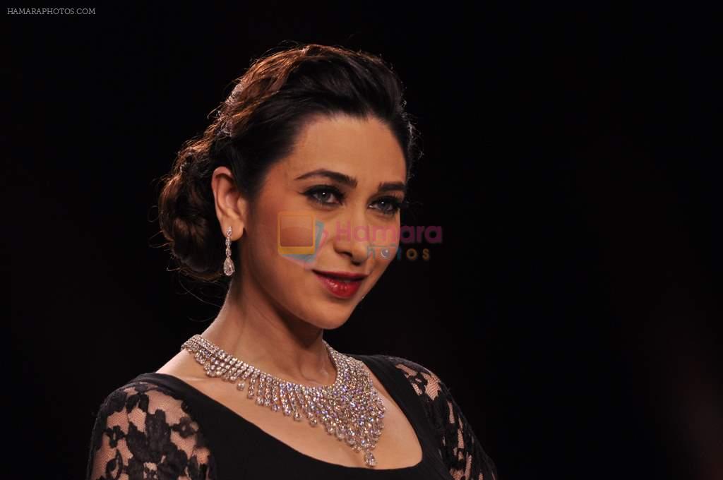 Karisma Kapoor walk the ramp for Kay Jewels on Day 4 of IIJW 2013 on 7th Aug 2013