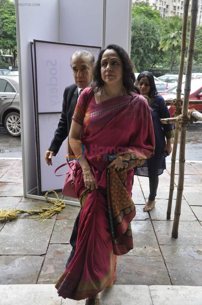 Hema Malini at Society Collection in WTC, Mumbai on 8th Aug 2013