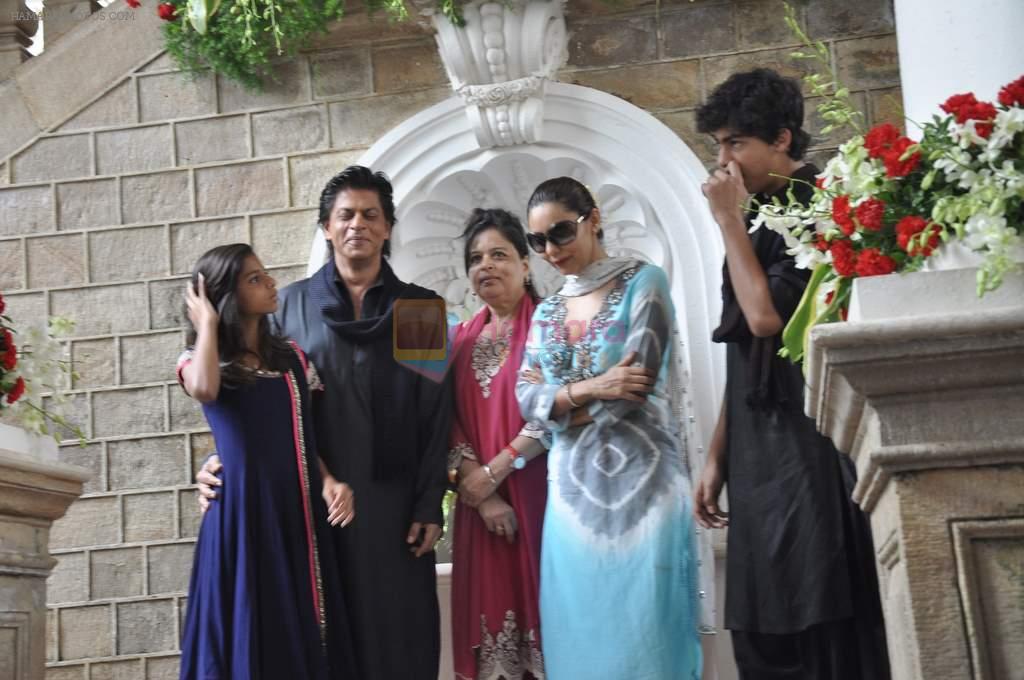 Shahrukh Khan, Gauri Khan, Aryan Khan, Suhana Khan at Shahrukh Khan's Eid Party on 9th Aug 2013