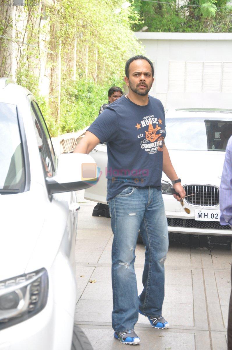 Rohit Shetty leaves Mannat for Chennai Express promotions in Mumbai on 11th Aug 2013