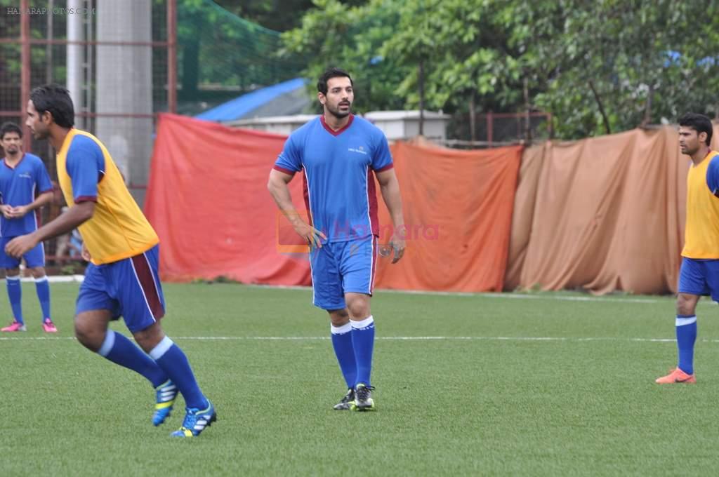John Abraham, Baichung Bhutia at Reliance Soccer Match in Mumbai on 13thth Aug 2013
