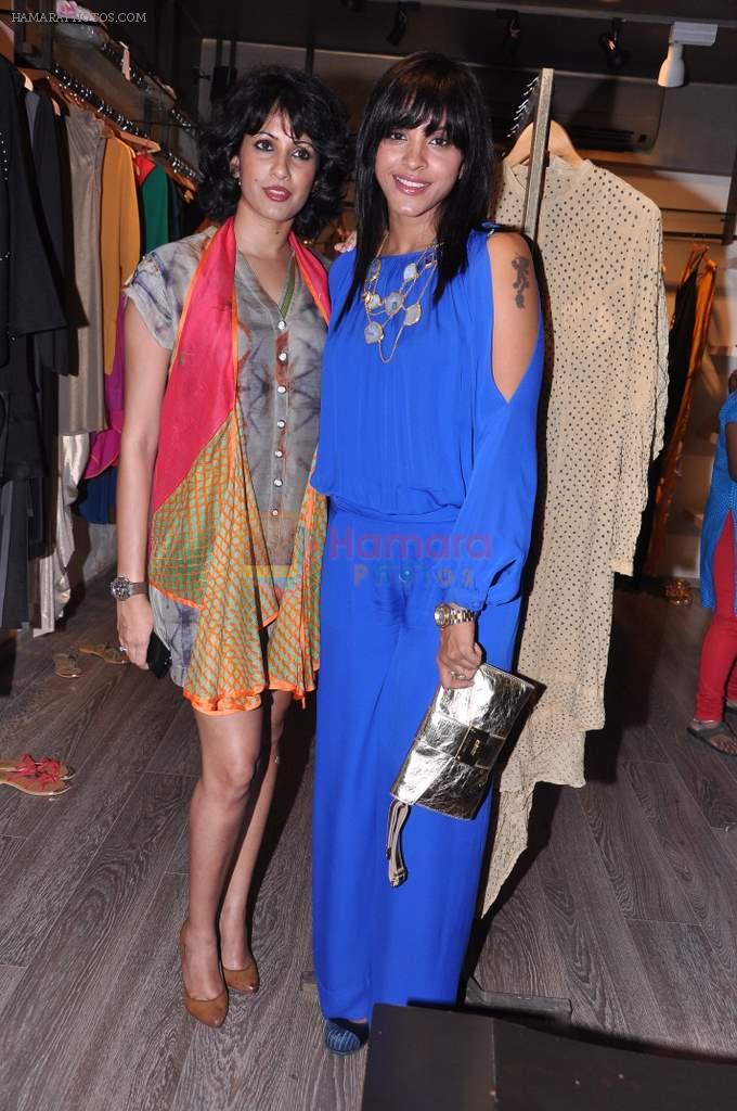Manasi Scott at Atosa fashion preview in Mumbai on 16th Aug 2013