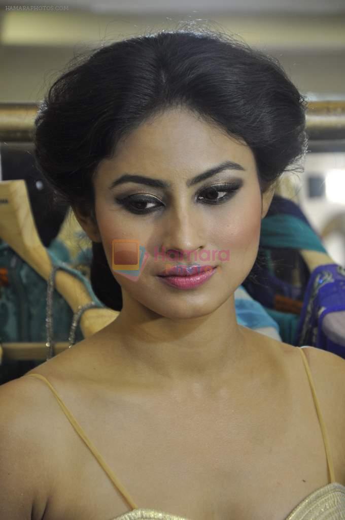 Mouni Roy at Rohit Verma's bridal fashion shoot in Khar, Mumbai on 19th Aug 2013