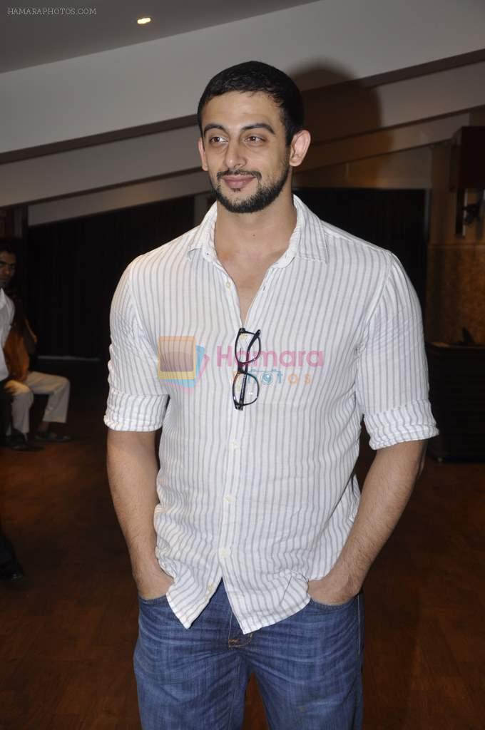 Arunoday Singh at Wisdom play premiere in St Andrews, Mumbai on 19th Aug 2013