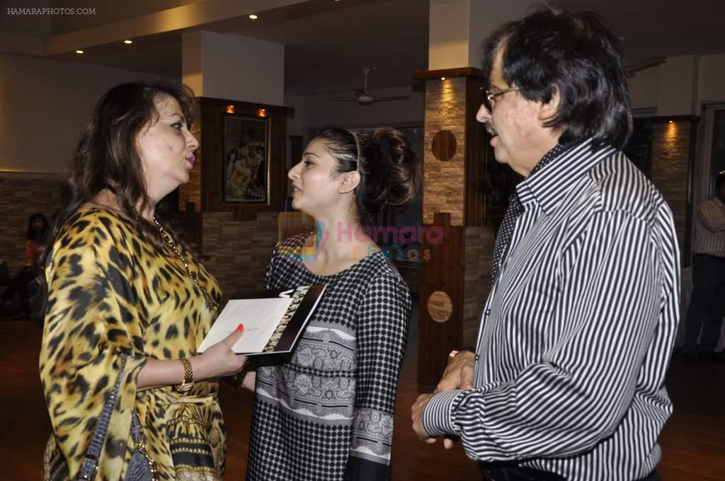 Tanisha Mukherjee, Sanjay Khan, Zarine Khan at Wisdom play premiere in St Andrews, Mumbai on 19th Aug 2013