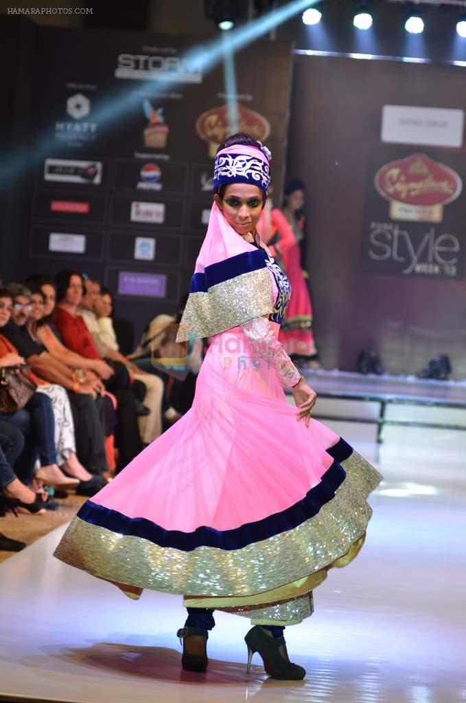 Model walk the ramp for Seema Singh at the Signature Premier Pune Style Week 2013 on 19th Aug 2013