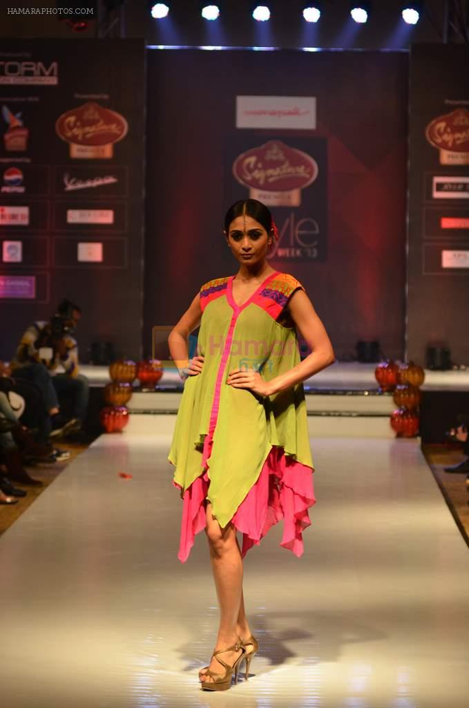 Model walk the ramp for Monapali at the Signature Premier Pune Style Week 2013 on 19th Aug 2013