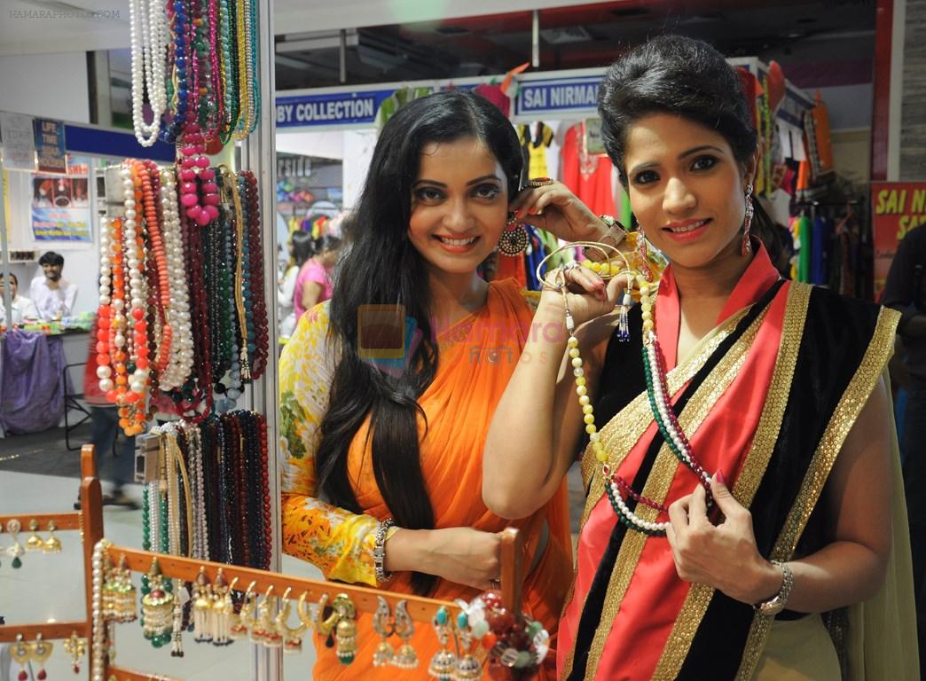 Richa Sharma & Parijat Chakraborty at Hindusthan Fashion Fair, a fashion and lifestyle exhibition held at Avani Riverside Mall_3