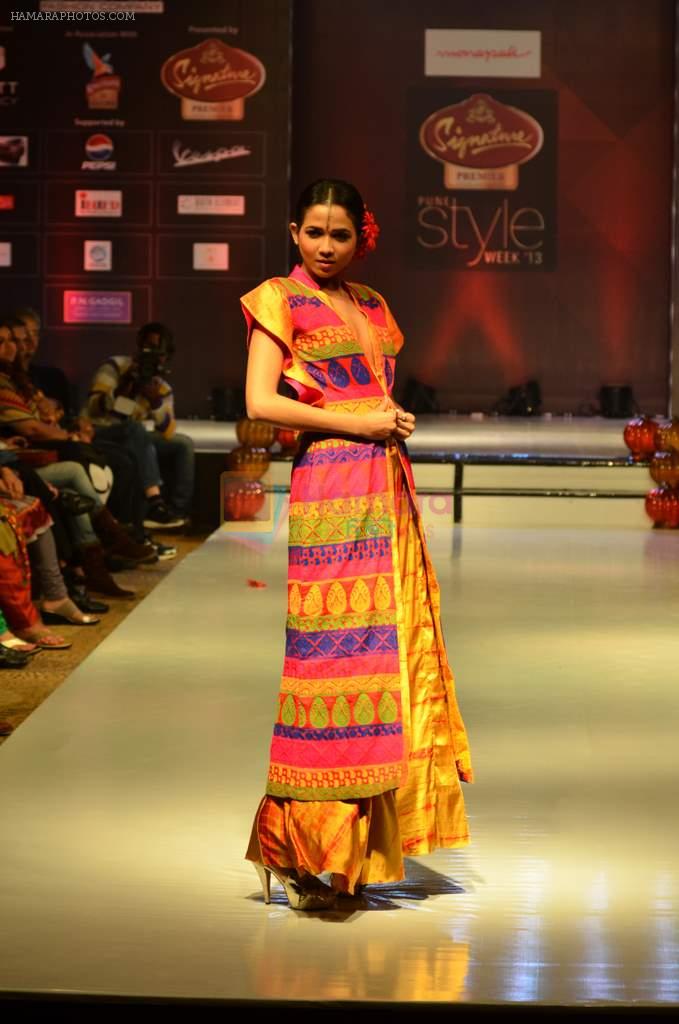 Model walk the ramp for Monapali at the Signature Premier Pune Style Week 2013 on 19th Aug 2013