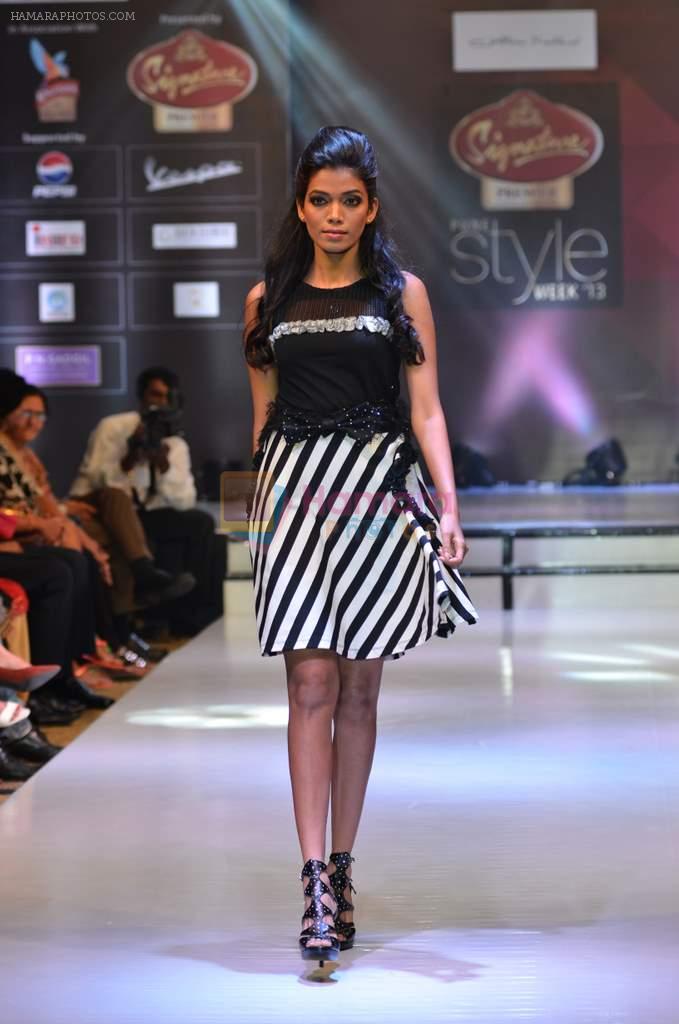 Model walk the ramp for Jattinn Kochchar at the Signature Premier Pune Style Week 2013 on 19th Aug 2013
