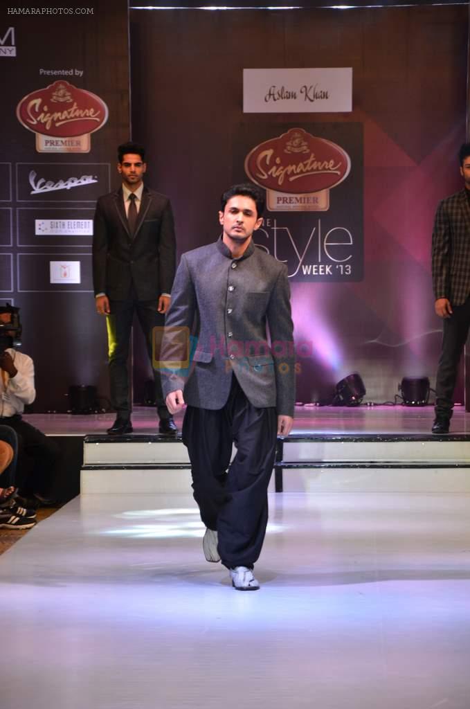 Model walk the ramp for Aslam Khan at the Signature Premier Pune Style Week 2013 on 19th Aug 2013