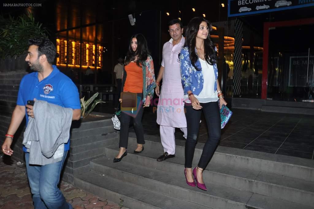 Shilpa Shetty, Raj Kundra snapped in Khar, Mumbai on 21st Aug 2013